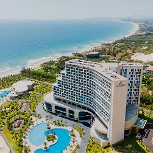 Aquamarine Beachfront & Камрань