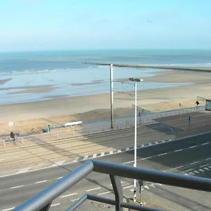 https://studio-apartment-de-strandwandeling-near-ostend.hotelsghent.com